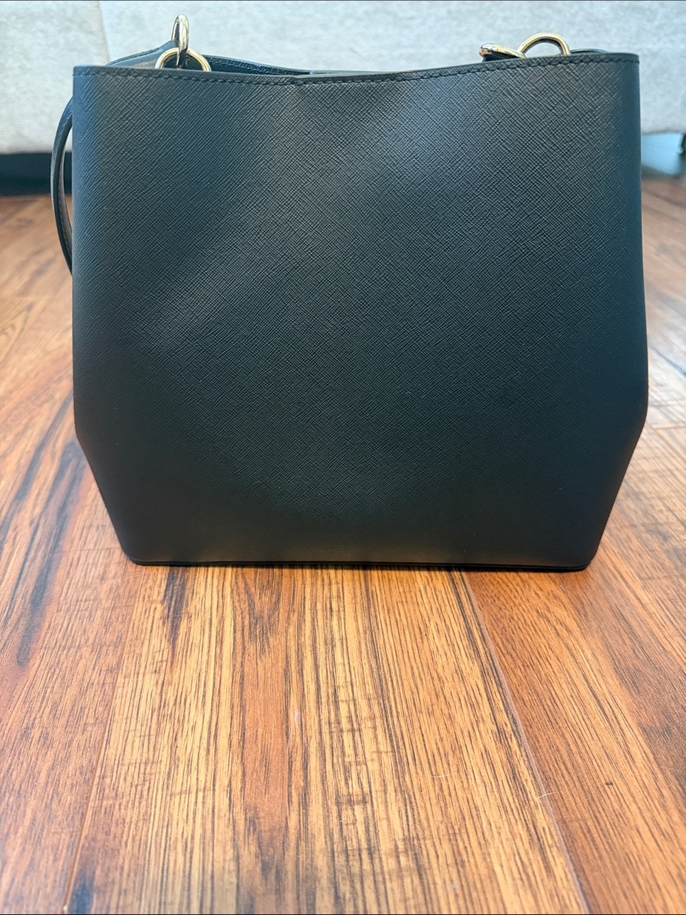 Michael Kors Black Saffiano Leather Shoulder Bag with Gold Logo - Picture 2 of 4